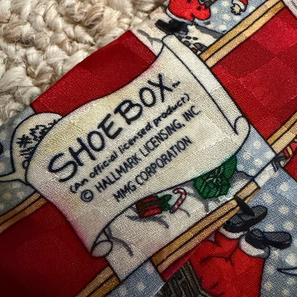 Christmas Santa Claus Reindeer Tree Shoebox Tie Red Silk Green Mens USA Vtg 90s